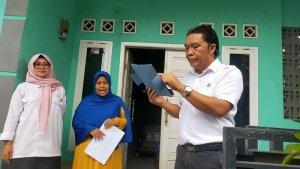 Pj-Gubernur-Banten-Al-Muktabar-melakukan-sidak-ke-rumah-warga-yang-mendaftar-PPDB.jpg