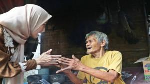 Ratu-Zakiyah-Jenguk-Warga-Sakit.jpg