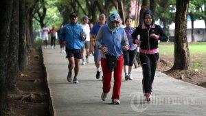 Sejumlah-warga-joging-di-lapangan-karebosi-makassar.jpg