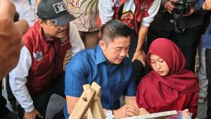 Seskab-Teddy-dan-Gus-Ipul-saat-meninjau-SRMA-33-Tangsel.jpg
