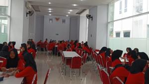 Siswa-di-sekolah-rakyat-33-Tangsel-makan-siang.jpg
