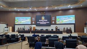 Suasana-Ruang-Rapat-Paripurna-Dewan-Perwakilan-Rakyat-Daerah.jpg