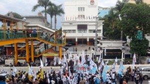 Tim-Ridwan-Kamil-aksi-unjuk-rasa-di-depan-Kantor-KPU-DKI-Jakarta.jpg