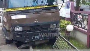 Truk-tabrak-motor-di-belaraja.jpg
