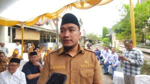 Wali-Kota-Cilegon-Robinsar-mengung.jpg