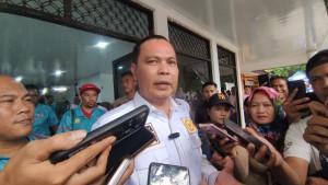 Wali-Kota-Serang-Budi-Rustandi-saat-diwawancarai-u.jpg