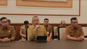 Wali-Kota-Tangsel-Benyamin-Davnie-Pilar-konferensi-pers.jpg