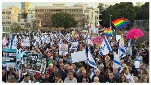 Warga-Israel-di-Habima-Kota-Tel-Aviv.jpg