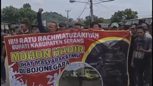Warga-bojo-pulo-ampel-demo.jpg