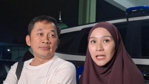 Zaskia-Adya-Mecca-sutradara-Hanung-Bramantyo.jpg