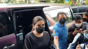 ashanty-menyambangi-polda-metro-jaya-jakarta-selatan-jumat-422022.jpg