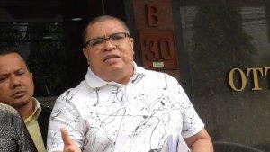 berikut-profil-razman-nasution-pengacara-yang-berseteru-dengan-selebgram-denise-chariesta.jpg