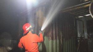 blower-terbakar-petugas-pemadaman.jpg