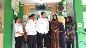 budi-rustandi-bagi-bagi-umroh.jpg