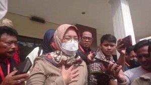 bupati-purwakarta-anne-ratna-mustika-seusai-menghadiri-sidang-gugatan-cerainya.jpg
