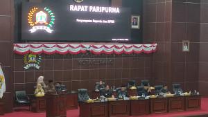 dprd-kota-serang-rapat.jpg