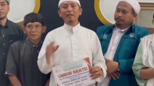 hadiah-umrah-Kepsek-SMAN-1-Cimarga-Dini-Fitria.jpg