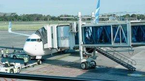 ilustrasi-pesawat-di-bandara.jpg