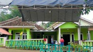 kediaman-kedua-orang-tua-Entus-di-Kampung-Kaducokrom-Serang.jpg