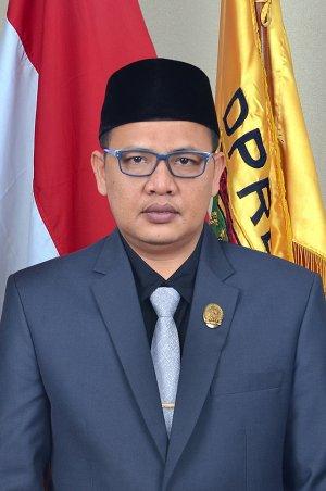 ketua-dprd-kota-cilegon-isro-miraj-2.jpg