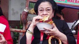 ketua-umum-pdi-p-megawati-soekarnoputri-saat-makan-pangsit-bakso-di-sekolah-partai-lenteng-agung.jpg