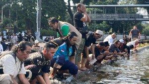 lah-peserta-aksi-bertajuk-Aksi-164-Istighotsah-K.jpg