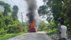 mobil-sedan-Hyundai-Avega-terbakar.jpg
