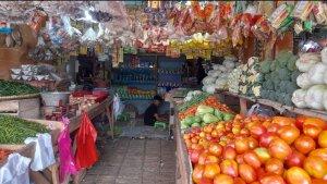 pedagang-bahan-pokok-di-blok-m-pasar-rau-kota-serang-minggu-632022.jpg