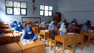 pembelajaran-tatap-muka-ptm-pertama-saat-ppkm-pandemi-covid-di-smp-negeri-1-rangkasbitung.jpg