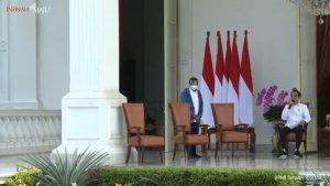 presiden-jokowi-umumkan-tri-rismaharini-sebagai-menteri-sosial.jpg