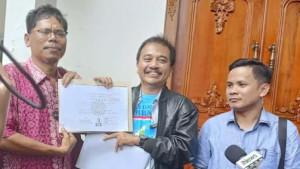 roy-suryo-salinan-ijazah-jokowi.jpg