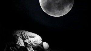 salat-tahajud-ilustrasi.jpg