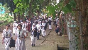 sekolah-swasta-di-tangsel-momen-siswa-sma-pulang-sekolah.jpg