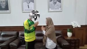 banten/siswa-dan-kepala-SMAN-1-Cimarga-saling-memanfaatkan.jpg
