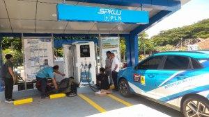 stasiun-pengisian-kendaraan-listrik-umum-spklu-dari-pln-di-kp3b.jpg