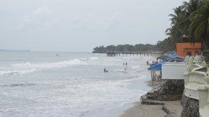 tak-perlu-khawatir-untuk-datang-ke-Pantai-ANyer.jpg