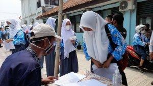 vaksinasi-siswa-sman-1-ciruas-kabupaten-serang.jpg