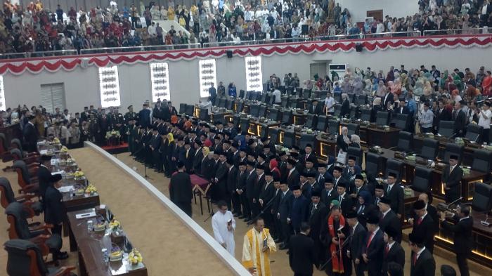 100-anggota-DPRD-Banten-resmi-dilantik.jpg