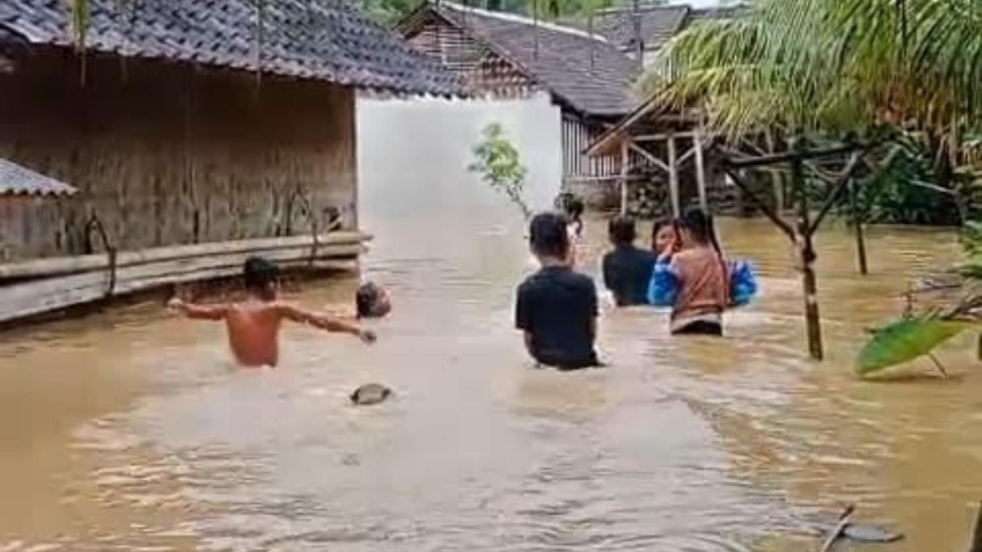 BANJIR-LEBAK-SLAKSBDFD.jpg