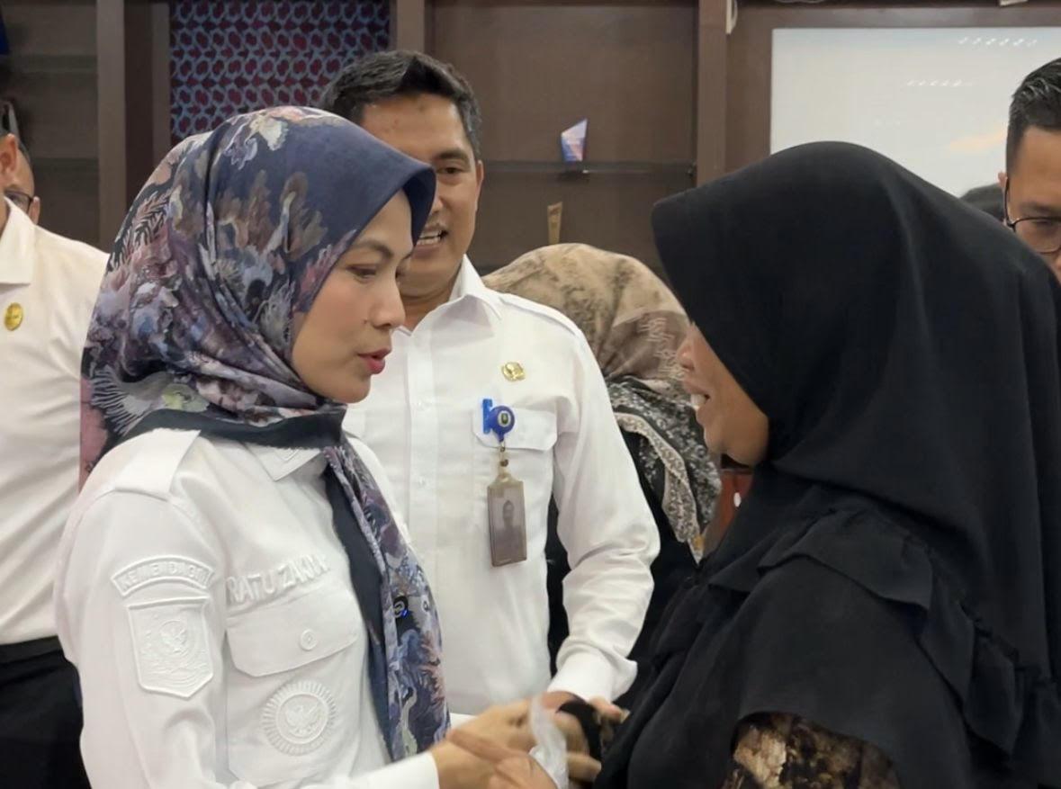 1.400 UMKM di Kabupaten Serang Dapat Bantuan Modal Rp2,5 Juta dari Bupati  Ratu Zakiyah - Tribunbanten.com