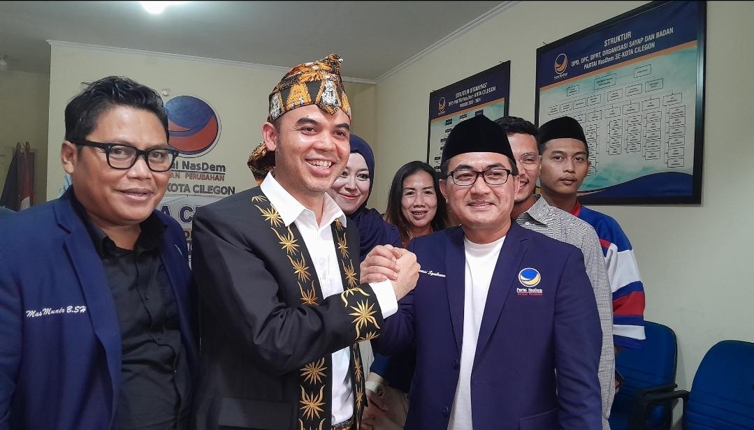 Kenakan Baju Adat Banten, Dede Rohana Serahkan Formulir Bakal Calon ...
