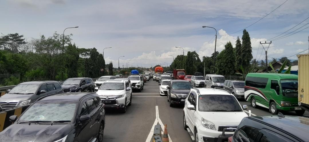 Gerbang-tol-Merak-macet-mudik.jpg