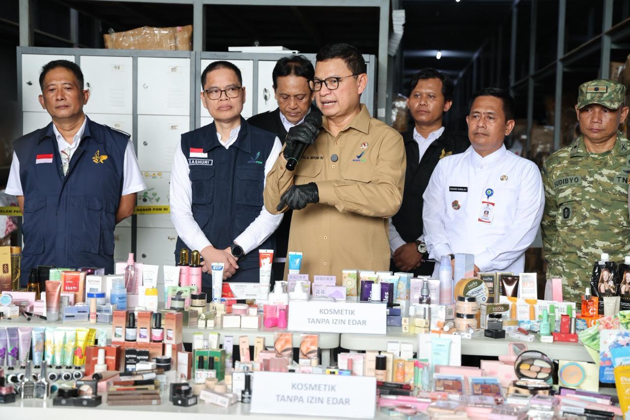 KOSMETIK-ILEGAL-Tengah-baju-pramuka-K.jpg