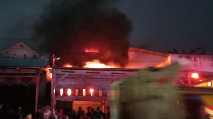 Kebakaran-Lebak-Gudang-Frozen.jpg