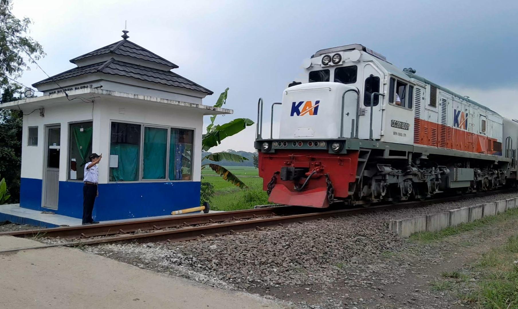 Kereta-Api-lokal-Rangkasbitung-Merak-akan-berhent.jpg
