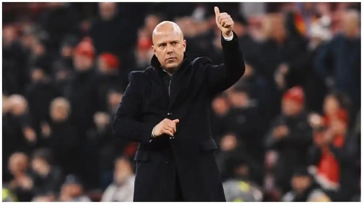 Liverpool-resmi-memecat-Arne-Slot.jpg