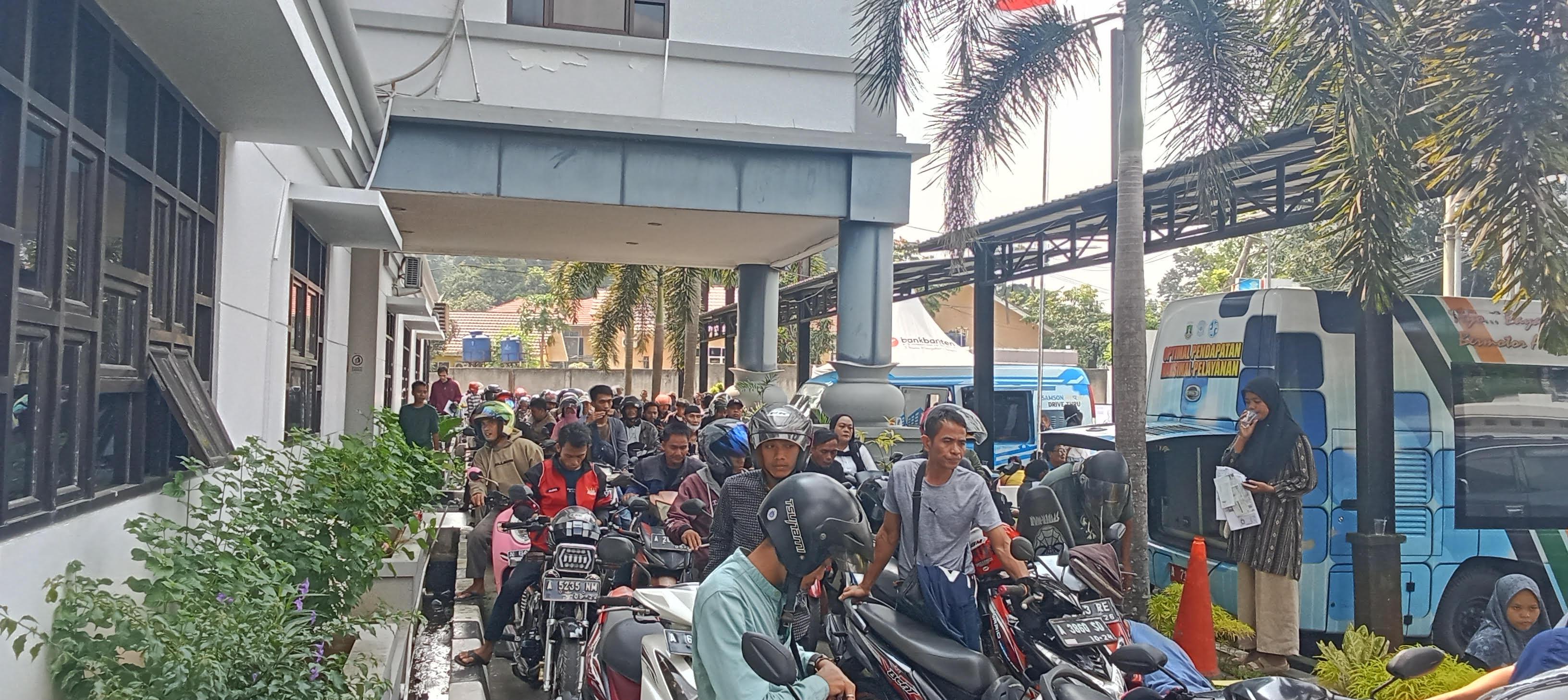 Momen-warga-Lebak-Samsat-Rangkasbitung.jpg