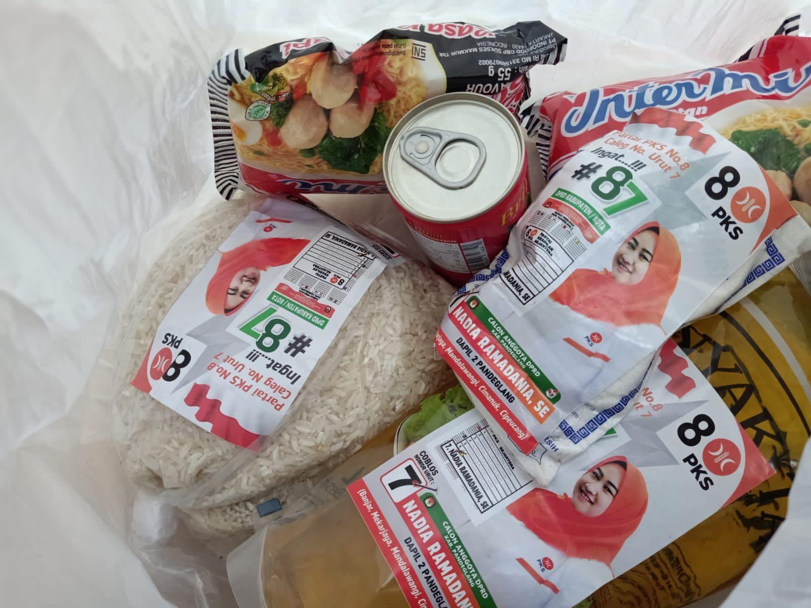 Paket-sembako-berlogo-Caleg-dari-PKS.jpg