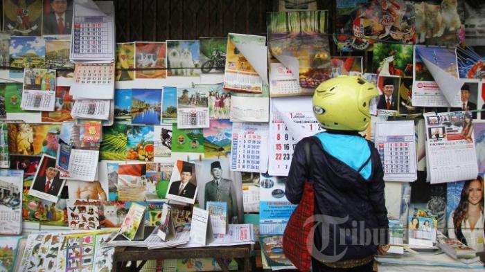 Pejalan-kaki-melintasi-dagangan-kalender.jpg