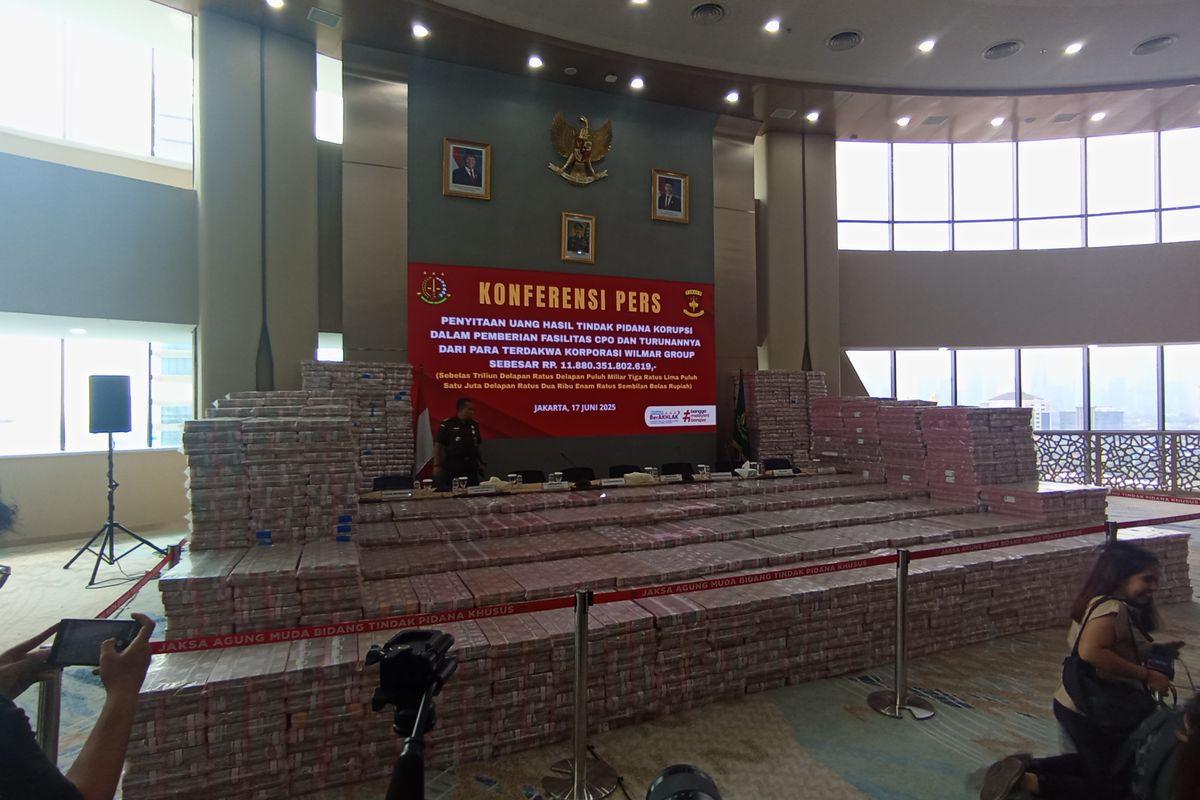 Penampakan Tumpukan Uang Rp11,8 Triliun dari Kasus Korupsi CPO Wilmar Group